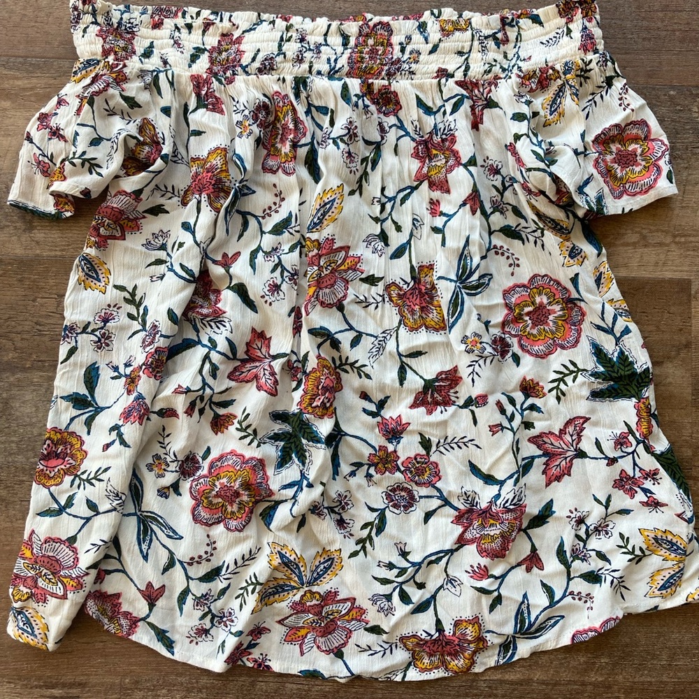 Over the shoulder shirt size small